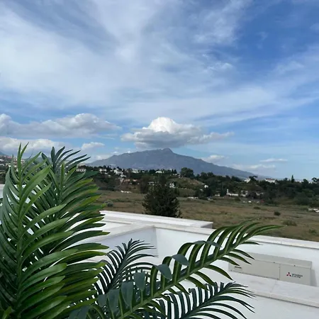 Апартаменти Golden View Atalaya *